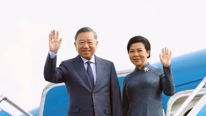 Tổng Bí thư, Chủ tịch nước Tô Lâm và Phu nhân rời Hà Nội, lên đường thăm Liên bang Nga, Cộng hòa Pháp và dự Hội nghị Thượng đỉnh Không gian vũ trụ tại Paris. Ảnh: Thống Nhất/TTXVN