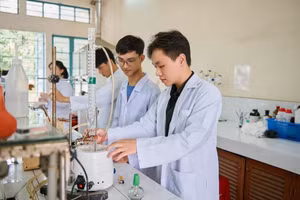Sinh viên xuất sắc được tham gia đề án đào tạo giảng viên sẽ có quá trình tích lũy kinh nghiệm giảng dạy và nghiên cứu. Ảnh: NTCC
