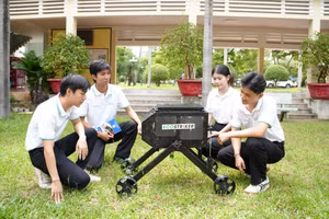 Dự án Robot diệt cỏ bằng laser ECOSTRIKER của sinh viên Trường Đại học Sư phạm Kỹ thuật - Đại học Đà Nẵng.