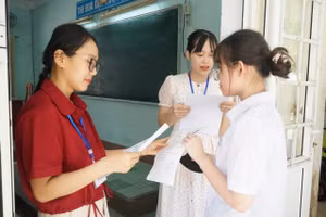Thí sinh Đà Nẵng dự thi tốt nghiệp THPT tại điểm thi Trường THPT Phạm Phú Thứ.