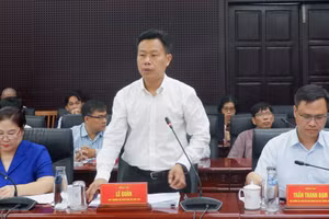 Thứ trưởng Bộ GD&ĐT Lê Quân và đoàn công tác làm việc với UBND TP Đà Nẵng.