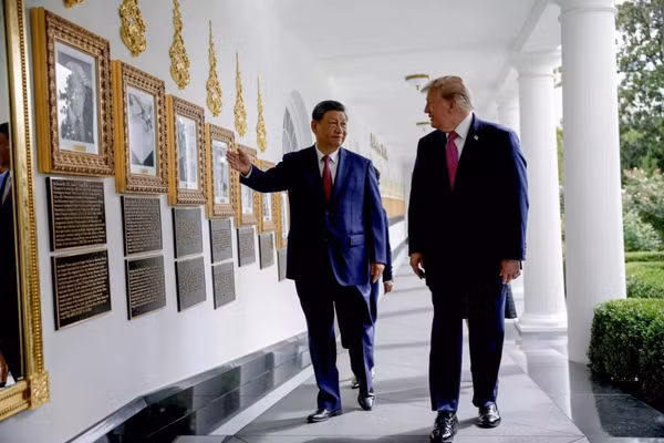 Chủ tịch Tập Cận Bình và Tổng thống Donald Trump tại Đại lộ Danh vọng Tổng thống ở Nhà Trắng.
