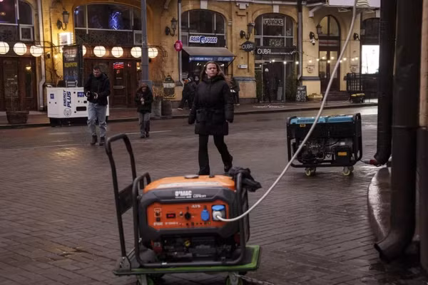 Máy phát điện xuất hiện ngày càng nhiều tại Kiev và nhiều thành phố khác.