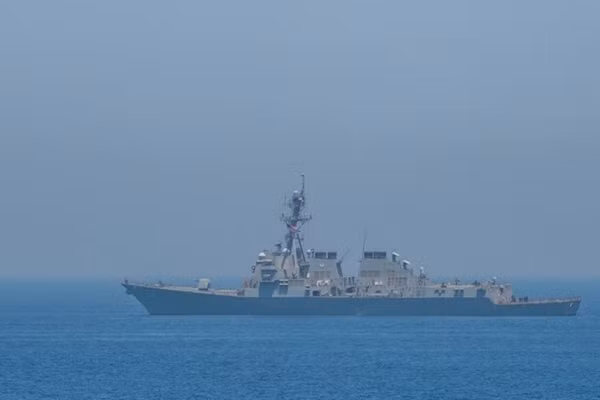Chiến hạm Mỹ xuất hiện tại Biển Oman.