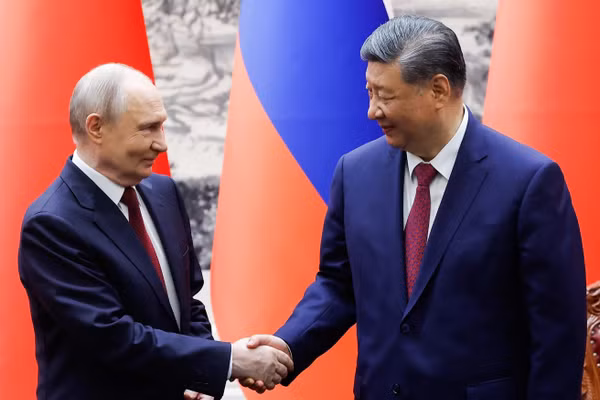 Chủ tịch Tập Cận Bình và Tổng thống Putin tại Đại lễ đường Nhân dân ở Bắc Kinh ngày 20/5.