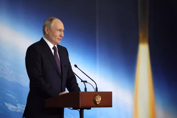 Tổng thống Putin trong chuyến thăm Viện Kỹ thuật Nhiệt Moscow (MIT).