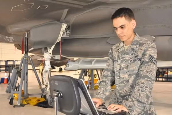 Tiêm kích tàng hình F-35.