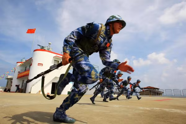 Lính thủy đánh bộ thuộc Quân Giải phóng Nhân dân Trung Quốc.