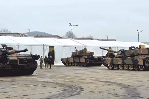 Xe tăng M1A1 Abrams Australia viện trợ cho Ukraine.
