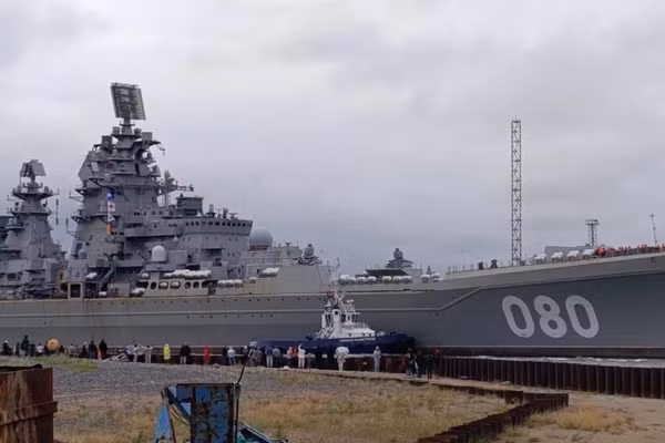 Tuần dương hạm Admiral Nakhimov của Nga.