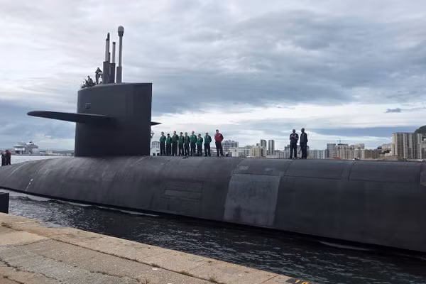 Tàu ngầm lớp Ohio của Mỹ cập cảng Gibraltar, hôm 10/5.