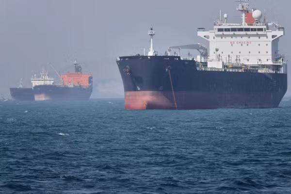 Tàu chở dầu ở eo biển Hormuz.