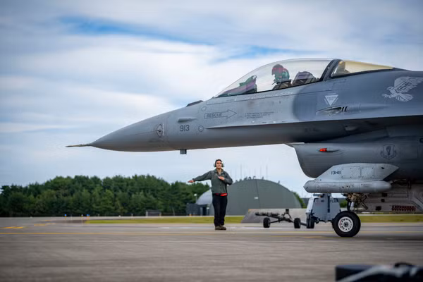 Tiêm kích F-16 tại căn cứ Misawa, Nhật Bản.
