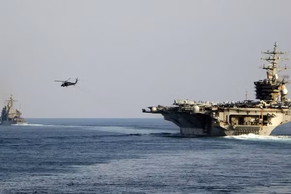 Biên đội Hải quân Mỹ hoạt động gần eo biển Hormuz.