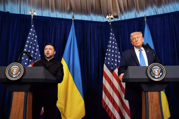 Tổng thống Donald Trump và người đồng cấp Ukraine Zelensky trong một cuộc gặp tại khu nghỉ dưỡng Mar-a-Lago ở Florida.