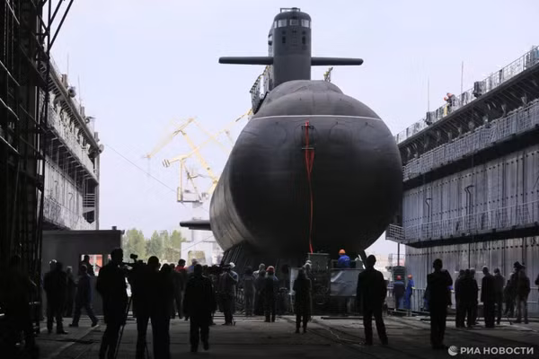Lễ hạ thủy tàu ngầm Lada Project 677 Kronshtadt.