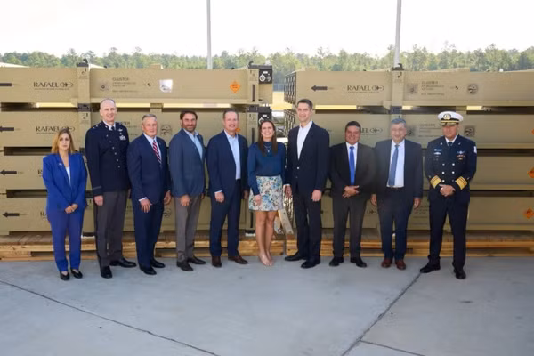 Lô tên lửa Tamir do liên doanh Raytheon-Rafael tại Arkansas sản xuất.