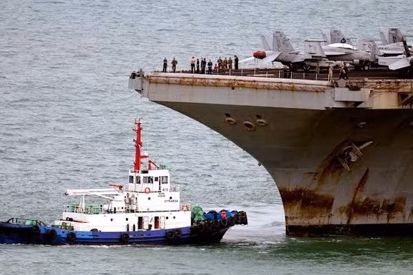 Tàu sân bay USS Abraham Lincoln của Mỹ.