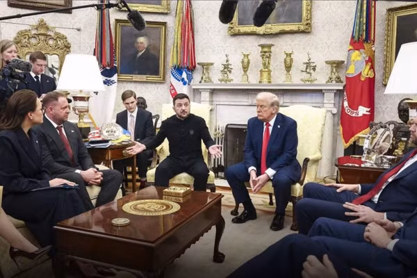 Tổng thống Ukraine Zelensky trong một cuộc hội đàm với Tổng thống Trump tại Nhà Trắng.