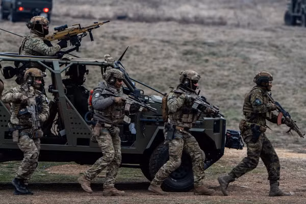 Quân đội NATO trong một cuộc diễn tập chung.