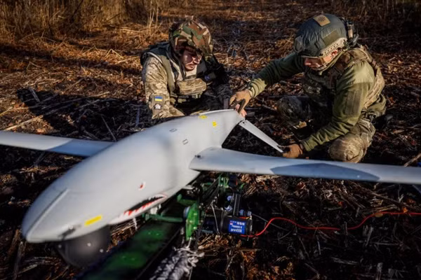 Binh sĩ Ukraine triển khai chiến đấu UAV.