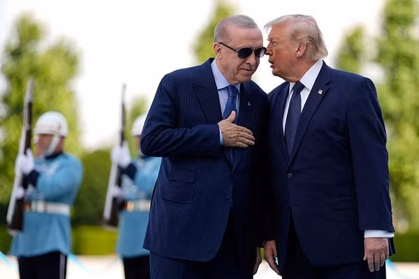 Tổng thống Thổ Nhĩ Kỳ Erdogan và người đồng cấp Mỹ Donald Trump.