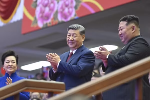 Chủ tịch Trung Quốc Tập Cận Bình và ông Kim Jong-un.