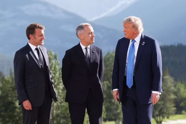 Tổng thống Pháp Emmanuel Macron, Thủ tướng Canada Mark Carney và Tổng thống Mỹ Donald Trump tại hội nghị thượng đỉnh G7 ở Kananaskis.