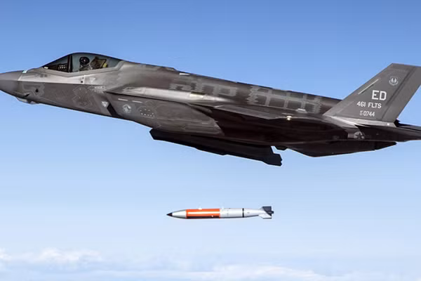 Tiêm kích F-35 trong một cuộc thử nghiệm bom B61-12.