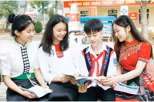 Học sinh Trường Phổ thông Dân tộc nội trú THCS Tân Sơn.
