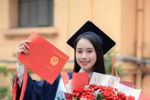 Nguyễn Mai Phương nhận bằng cử nhân Đại học Dược Hà Nội.