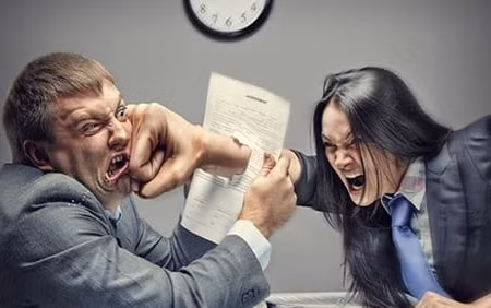 Mão đề phòng tiểu nhân quấy phá, Sửu xảy ra mâu thuẫn, tranh chấp ngày 26/12