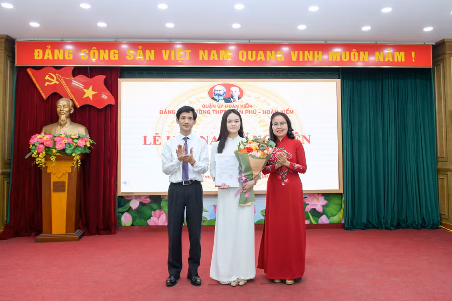 ket-nap-dang-vien-moi-3816.jpg