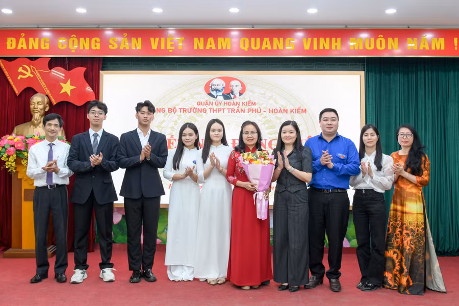 ket-nap-dang-vien-moi-4001.jpg
