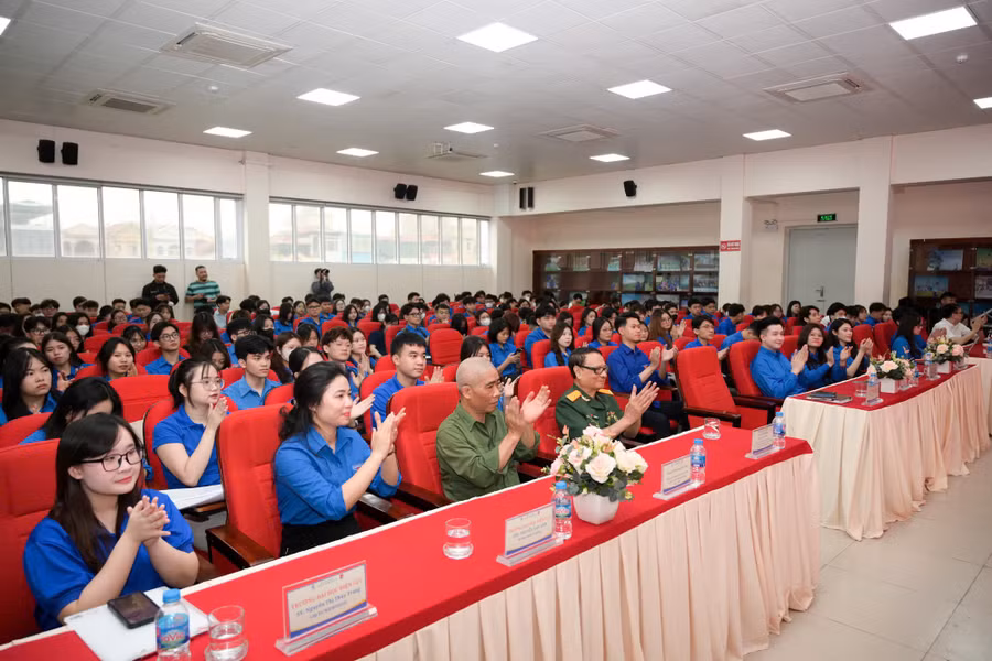 92ebd2d1ab0918574118.jpg