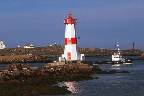Ngọn hải đăng Pointe aux Canons ở Saint-Pierre và Miquelon, Pháp.