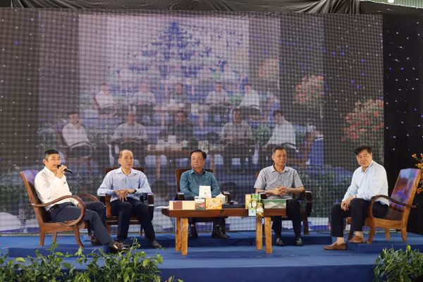 Các đại biểu trao đổi các giải pháp lan tỏa tư duy mới, cách làm mới tại buổi Toạ đàm.