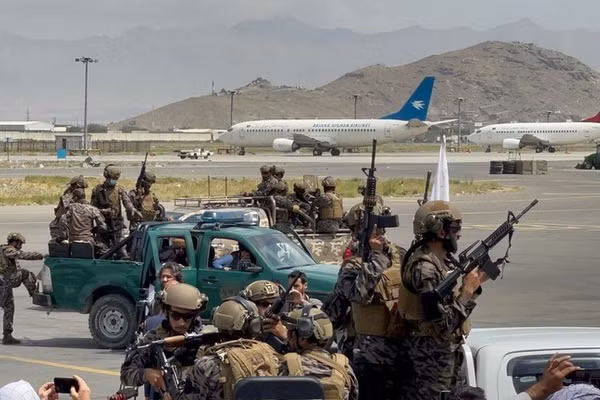 Taliban kiểm soát sân bay Kabul sau khi Mỹ rút quân vào ngày 31/8/2021.