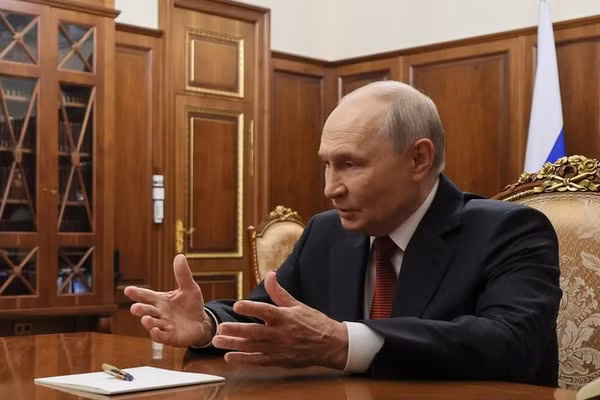 Tổng thống Nga Vladimir Putin trả lời phỏng vấn kênh Russia 1 tại Điện Kremlin, ngày 22/8/2026.