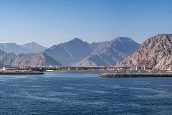 Iran tuyên bố không mở eo biển Hormuz cho tàu thuyền Mỹ và Israel.