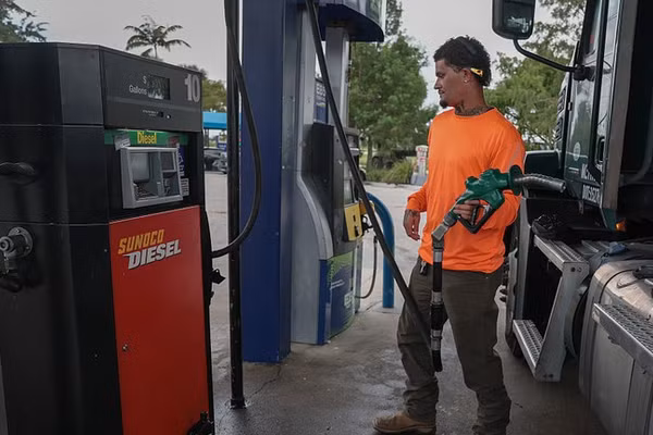Một trạm dầu diesel ở bang Washington, Mỹ, sắp hết nhiên liệu.