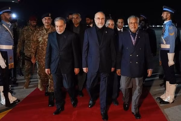 Phái đoàn Iran đến thủ đô Islamabad của Pakistan để đàm phán với Mỹ hôm 10/4/2026.