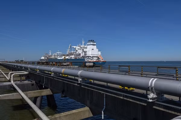 Đường ống dẫn khí chính tại nhà ga LNG ở Wilhelmshaven, Đức.