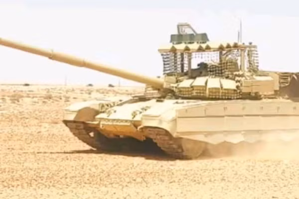 Xe tăng chiến đấu chủ lực T-72B3M của LNA.