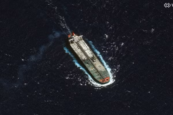 Quân đội Mỹ đang truy đuổi một tàu trên vùng biển quốc tế gần Venezuela, ngày 21/12/2025.
