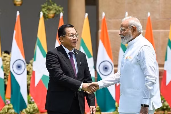 Thủ tướng Ấn Độ Narendra Modi (phải) và Tổng thống Myanmar U Min Aung Hlaing tại Hyderabad House ở New Delhi, ngày 1/6/2026.