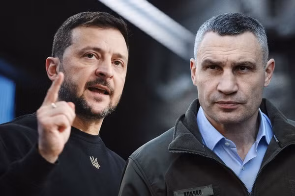 Tổng thống Ukraine Vladimir Zelensky (trái) và Thị trưởng Kiev Vitaly Klitschko.