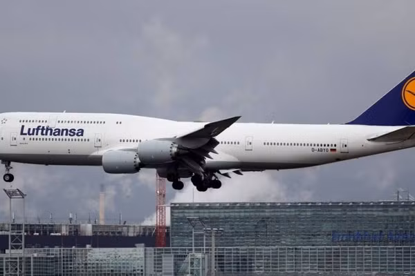 Một máy bay chở khách của hãng hàng không Lufthansa.
