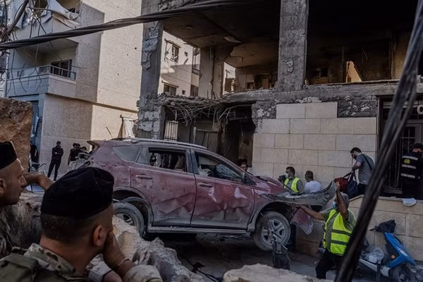 Hiện trường vụ tấn công của Israel nhằm vào tòa nhà chung cư ở Choueifat gần sân bay quốc tế Beirut, ngày 28/5/2026.