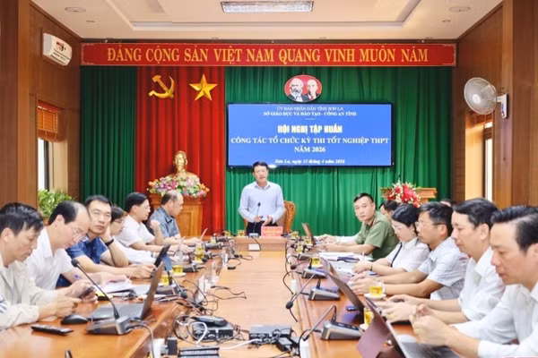 Các đại biểu thảo luận hội nghị tập huấn kỳ thi tốt nghiệp THPT năm 2026 